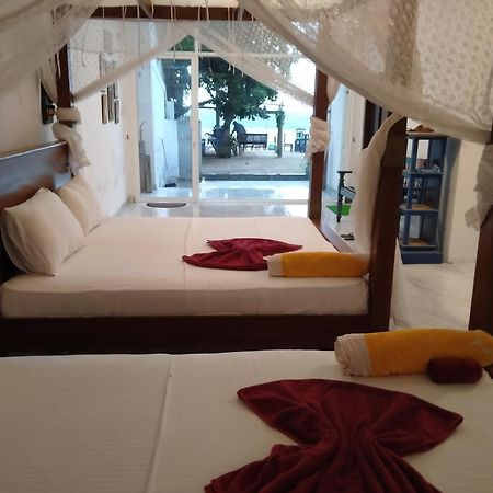 Sea Crest Beach Villa 앰발랑고다 외부 사진