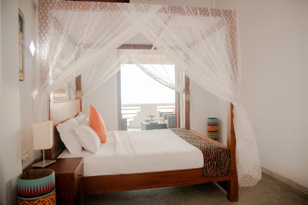 Sea Crest Beach Villa 앰발랑고다 외부 사진