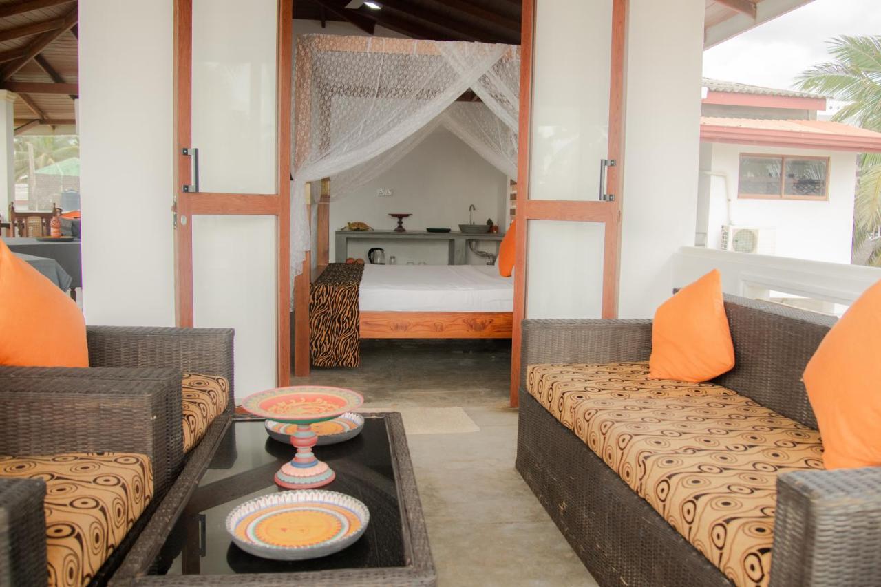 Sea Crest Beach Villa 앰발랑고다 외부 사진