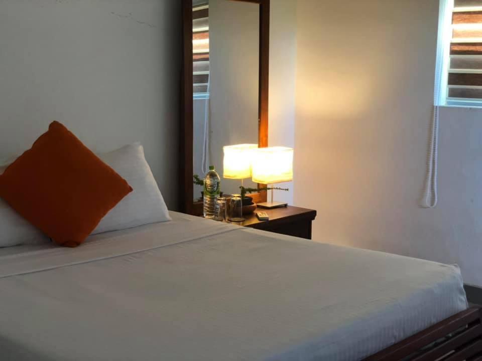 Sea Crest Beach Villa 앰발랑고다 외부 사진
