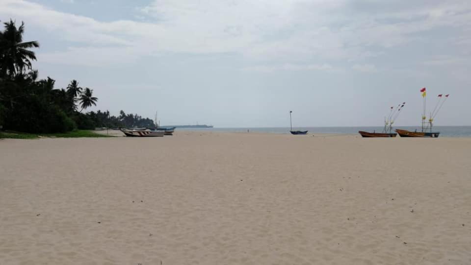Sea Crest Beach Villa 앰발랑고다 외부 사진
