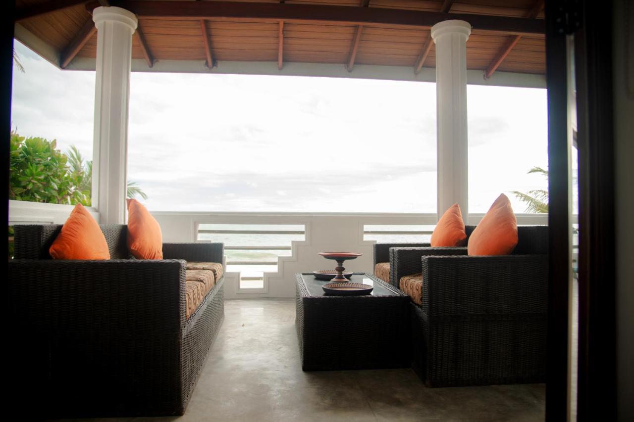Sea Crest Beach Villa 앰발랑고다 외부 사진