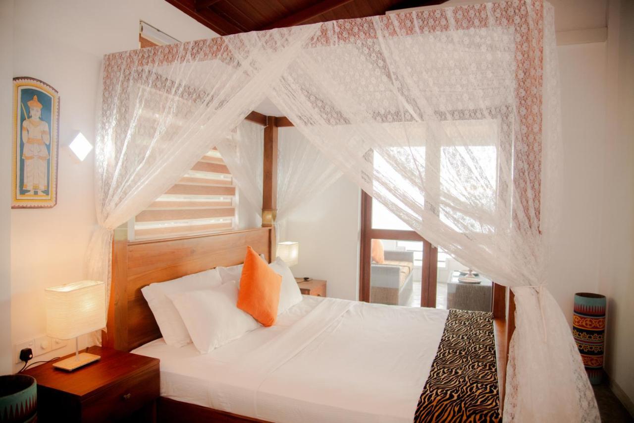 Sea Crest Beach Villa 앰발랑고다 외부 사진