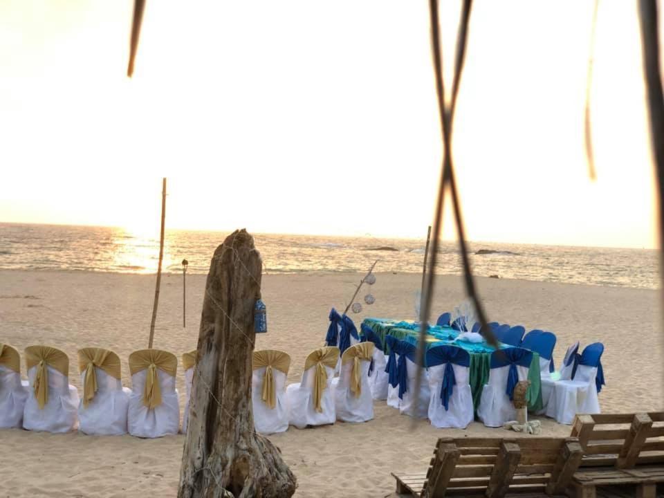 Sea Crest Beach Villa 앰발랑고다 외부 사진