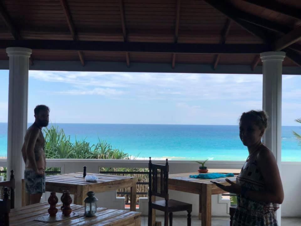 Sea Crest Beach Villa 앰발랑고다 외부 사진