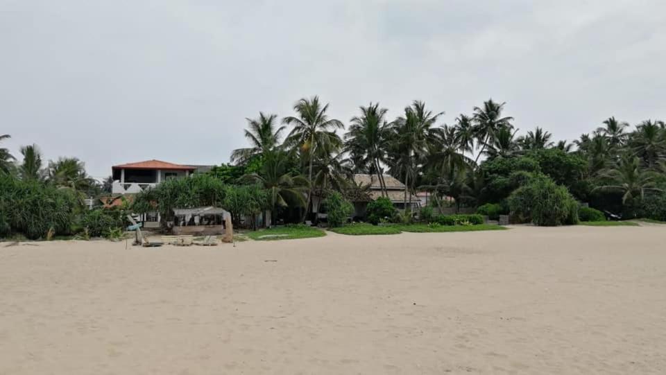 Sea Crest Beach Villa 앰발랑고다 외부 사진