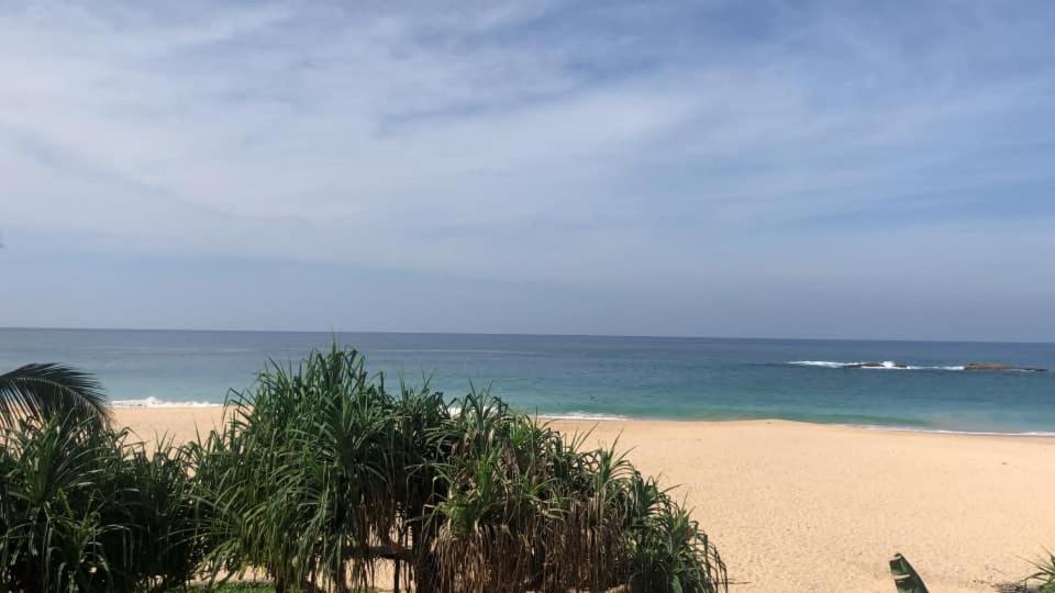 Sea Crest Beach Villa 앰발랑고다 외부 사진