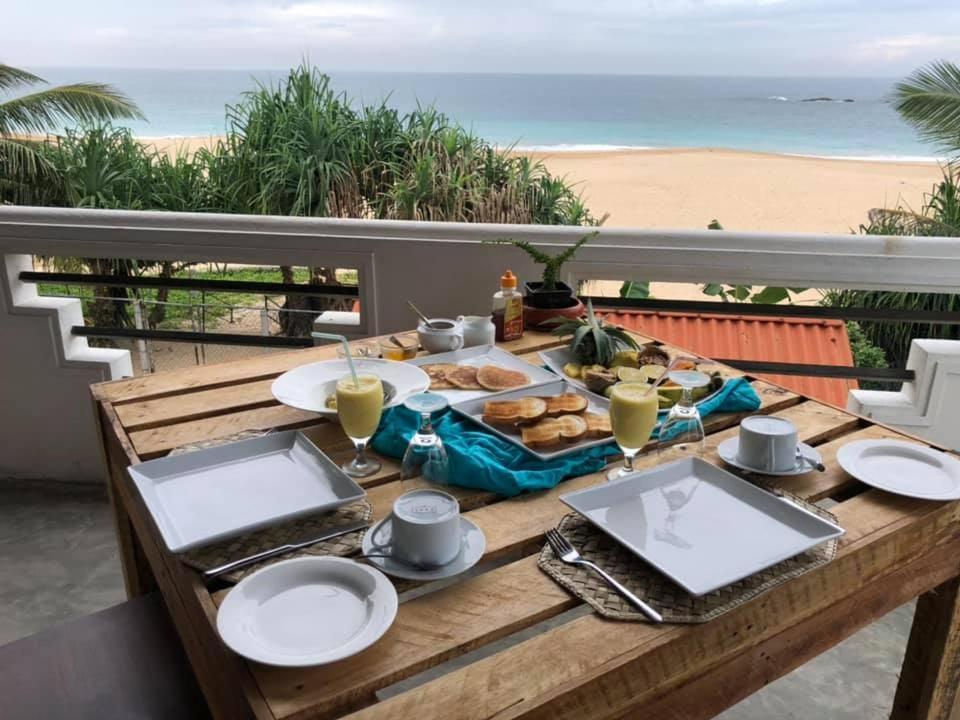 Sea Crest Beach Villa 앰발랑고다 외부 사진