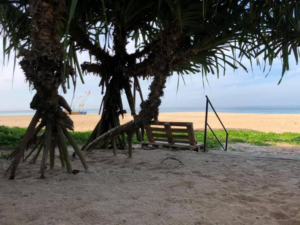 Sea Crest Beach Villa 앰발랑고다 외부 사진