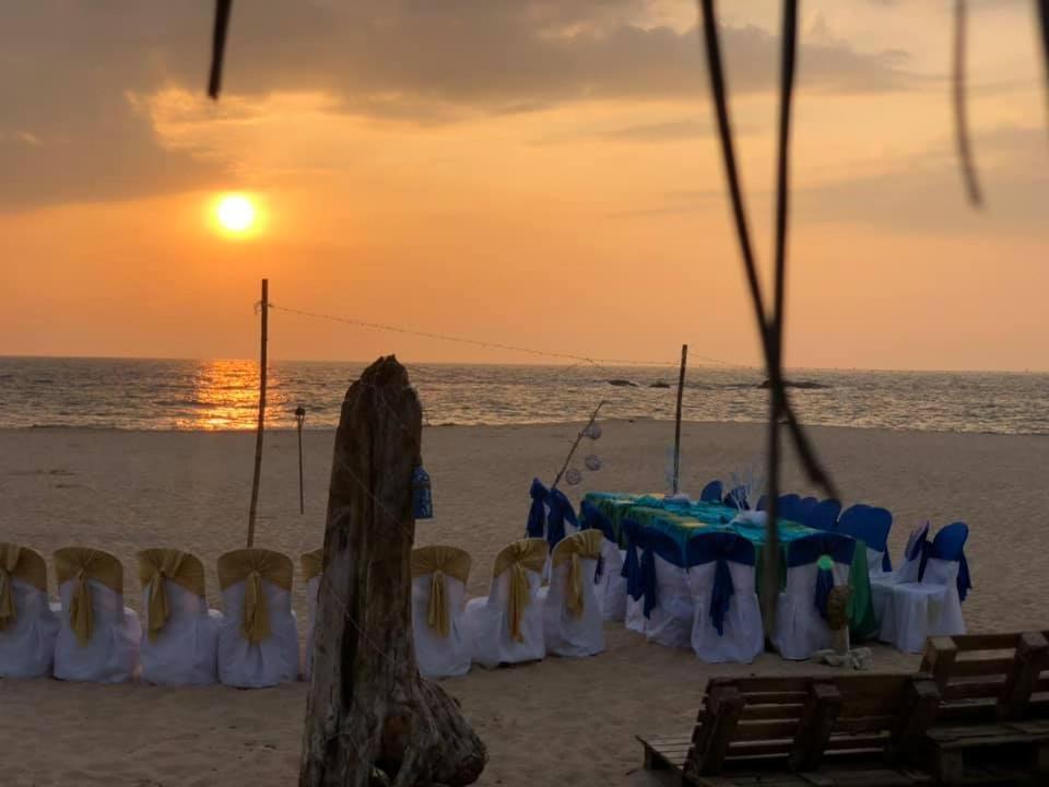Sea Crest Beach Villa 앰발랑고다 외부 사진