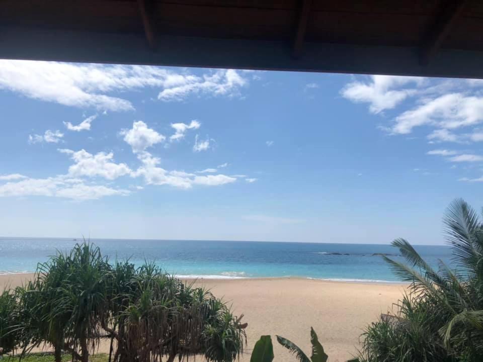Sea Crest Beach Villa 앰발랑고다 외부 사진