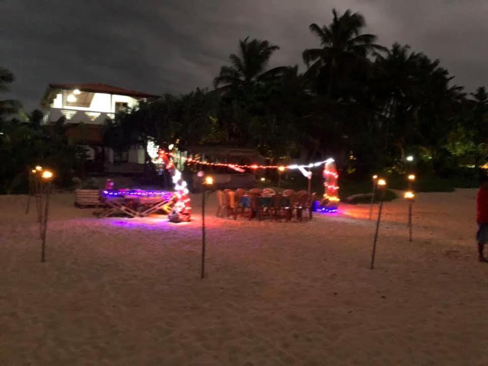 Sea Crest Beach Villa 앰발랑고다 외부 사진