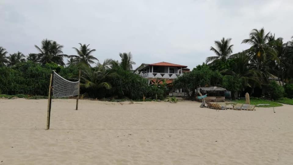 Sea Crest Beach Villa 앰발랑고다 외부 사진