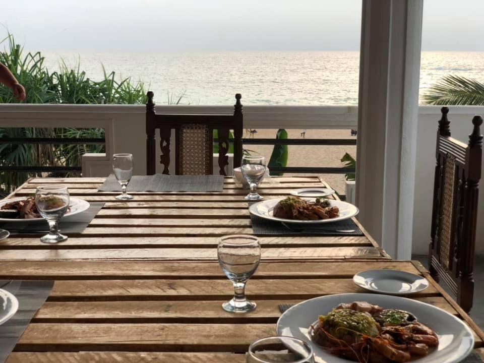 Sea Crest Beach Villa 앰발랑고다 외부 사진
