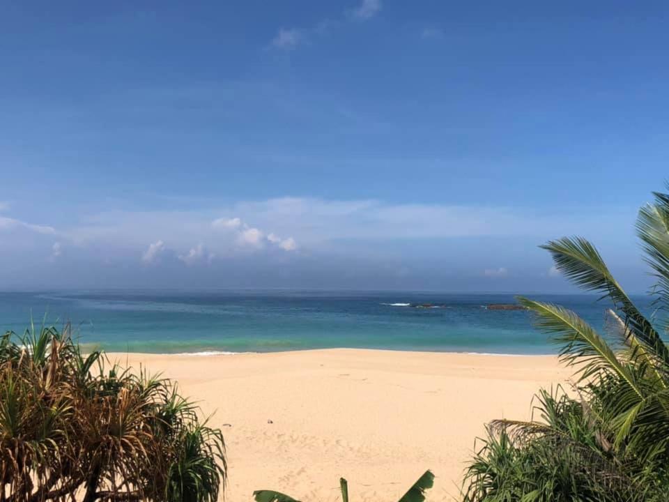 Sea Crest Beach Villa 앰발랑고다 외부 사진