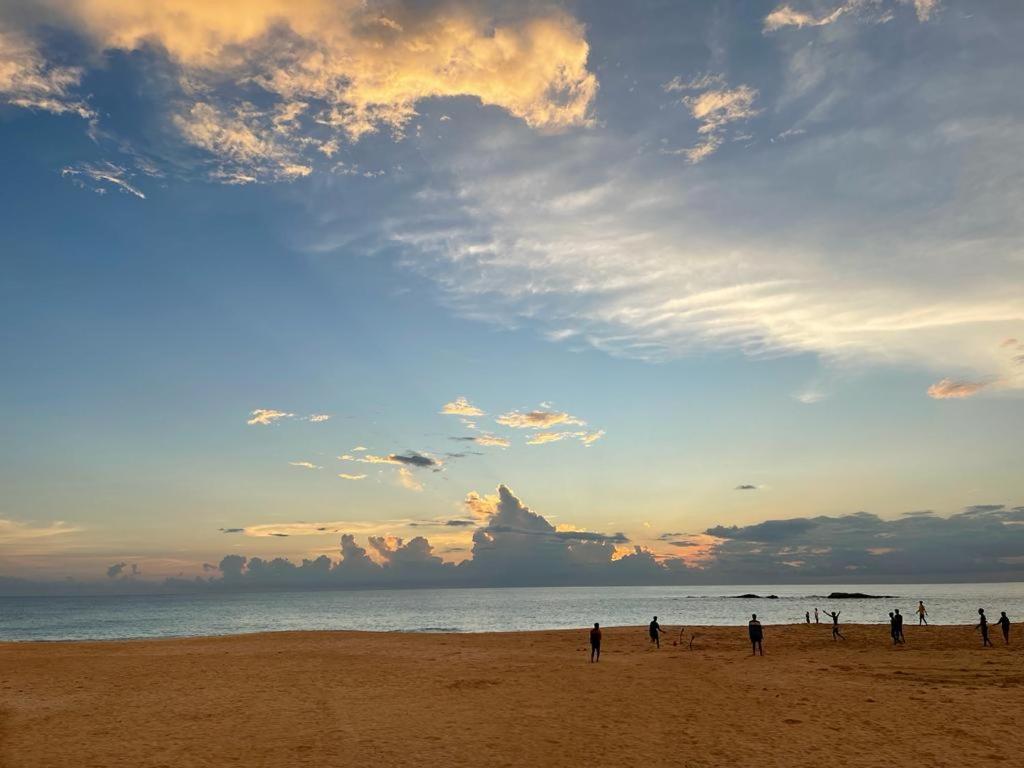 Sea Crest Beach Villa 앰발랑고다 외부 사진