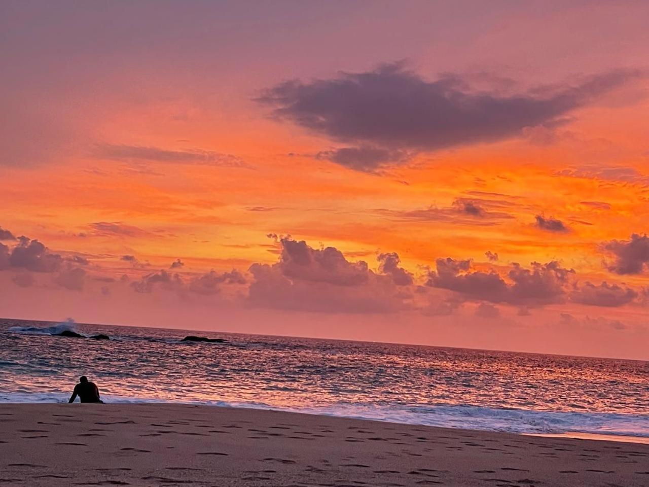 Sea Crest Beach Villa 앰발랑고다 외부 사진