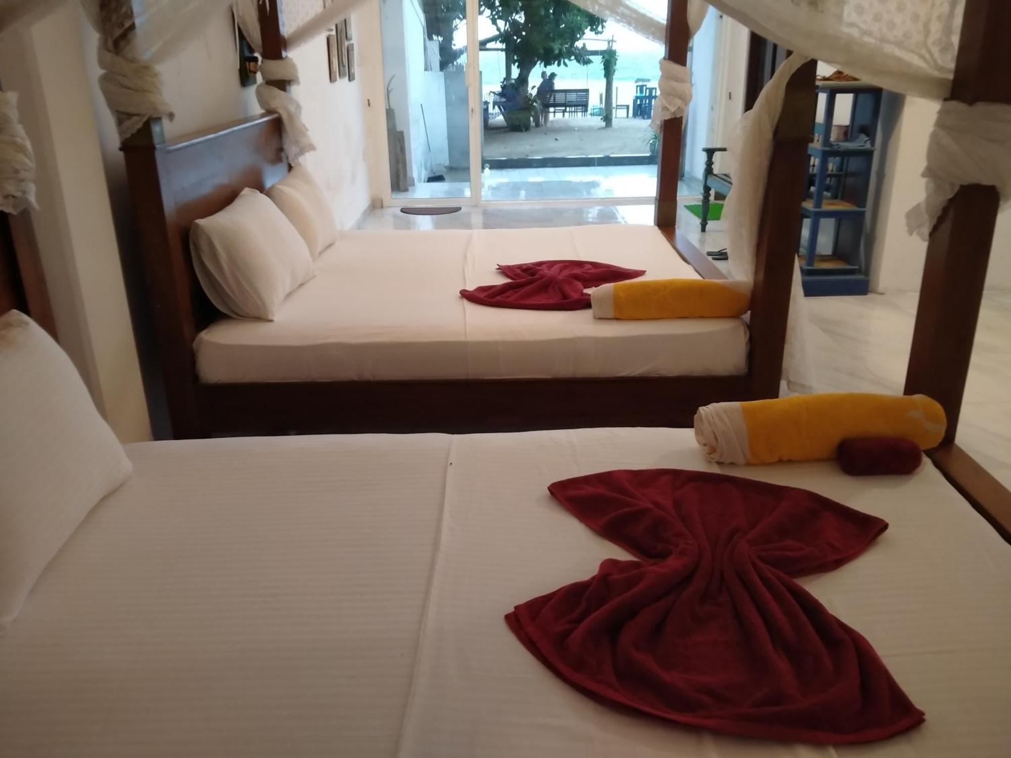 Sea Crest Beach Villa 앰발랑고다 외부 사진