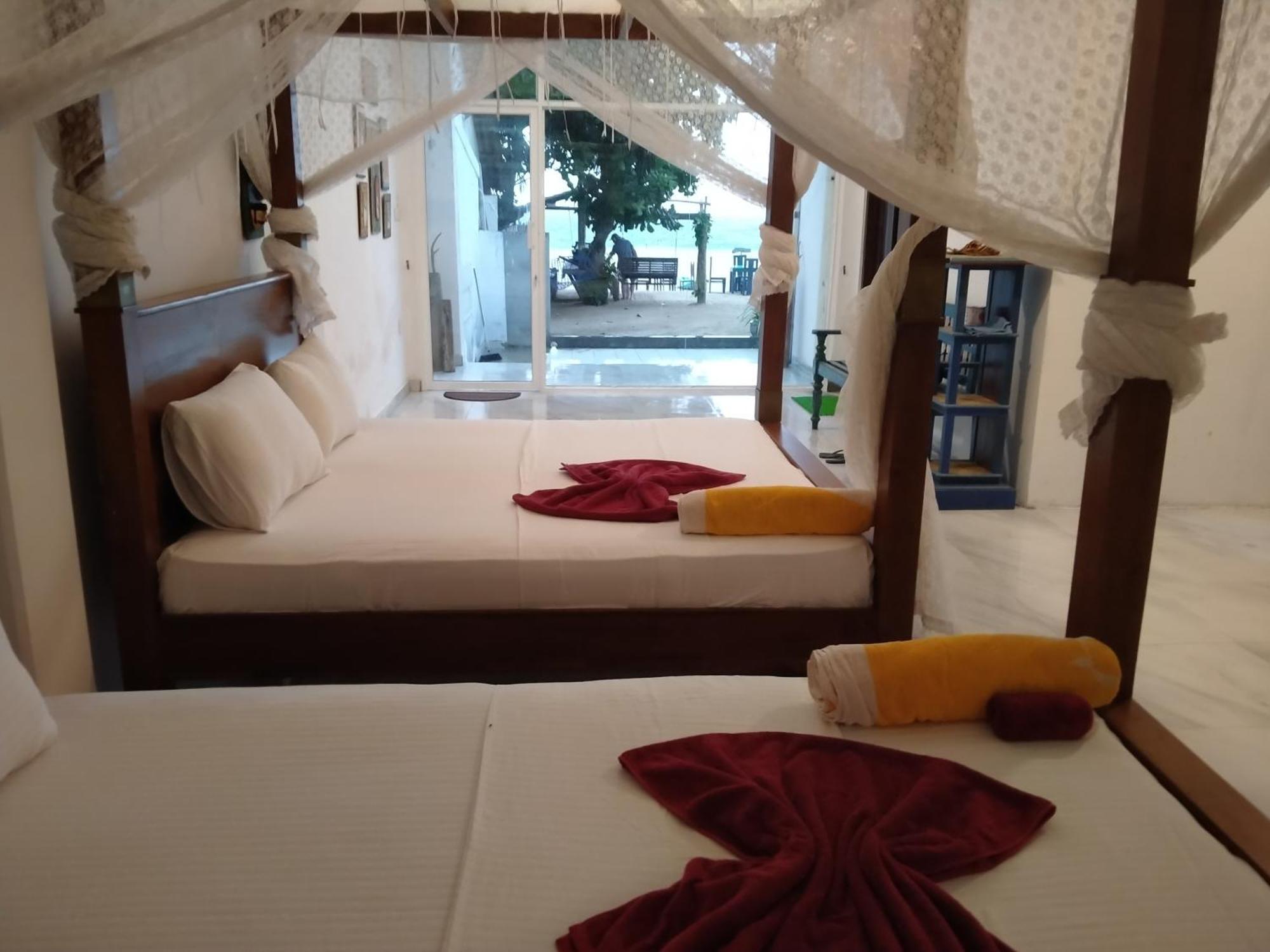 Sea Crest Beach Villa 앰발랑고다 외부 사진